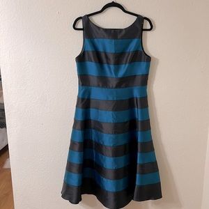 I absolutely love this dress. It’s comfortable has pockets, straps for bra.